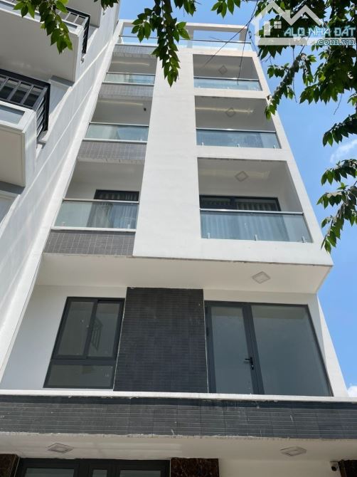 Giảm sốc 2 tỷ hẻm xe hơi đường Tô Hiến Thành quận 10(5x26m) 5 lầu