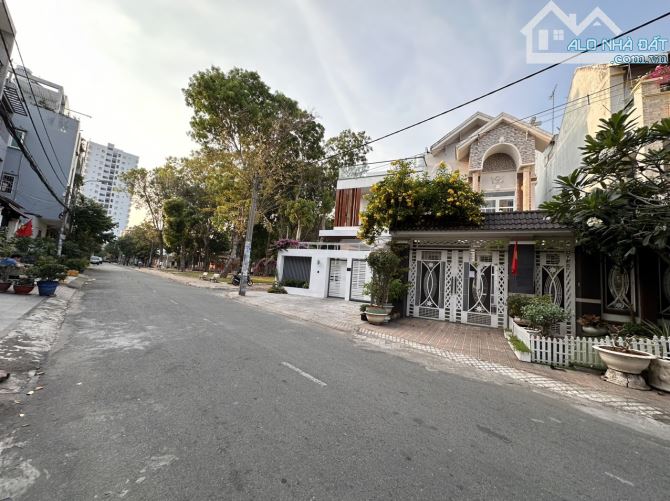Bán Biệt Thự VIP - khu Tên Lửa Bình Tân (9X27m) 3 tầng, 216m2, sân vườn, ngay công viên - 2