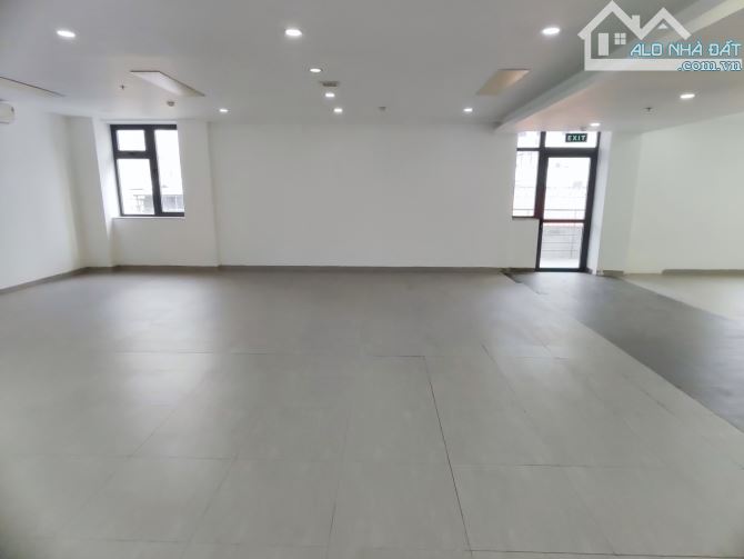 Cho Thuê Văn Phòng ngay chân cầu SG, Bình Thạnh. DT 230m2 - Giá 50 triệu/ tháng - 6