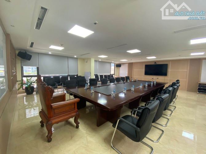 VIP nhất – Hoang Kiếm – Hai Bà – Lô góc – Hai mặt phố - 500m2 – MT 10m – 12 Tầng – 485 tỷ