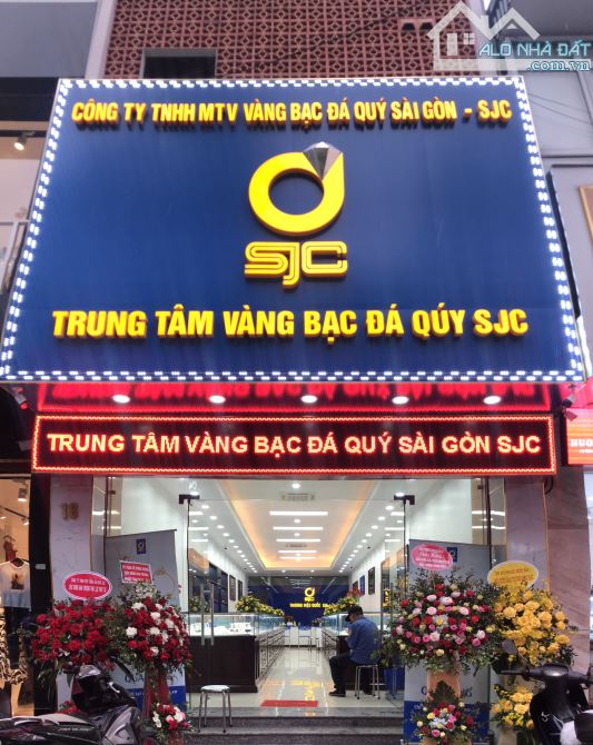 Hot! Cho thuê nhà mặt phố Trần Thái Tông DT: 45m2 x 4 tầng, MT: 4m, riêng biệt. Giá: 30tr