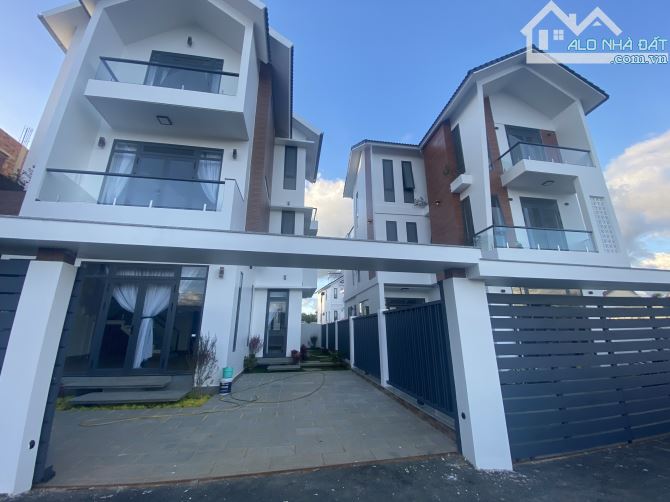 2 CĂN VILLA SÂN VƯỜN MỚI TINH TẠI ĐÀ LẠT - CHỈ 10,5 TỶ /CĂN