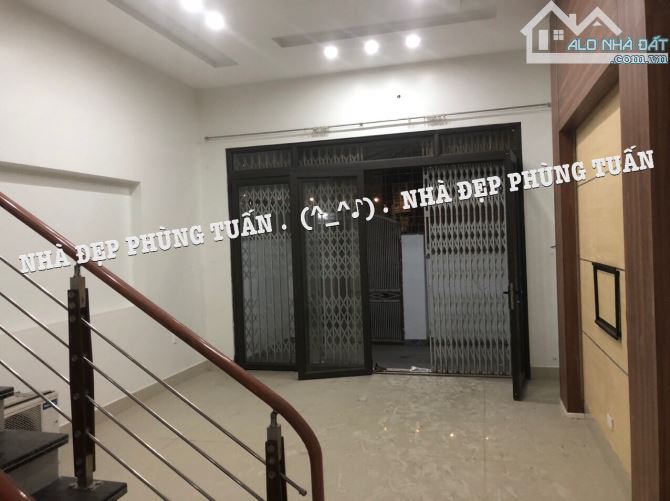 PTuan.Nhà 2,5 tầng 302 Văn Cao- cực rộng 80m2- sân cổng riêng- ngõ nông cách mặt đường 40m