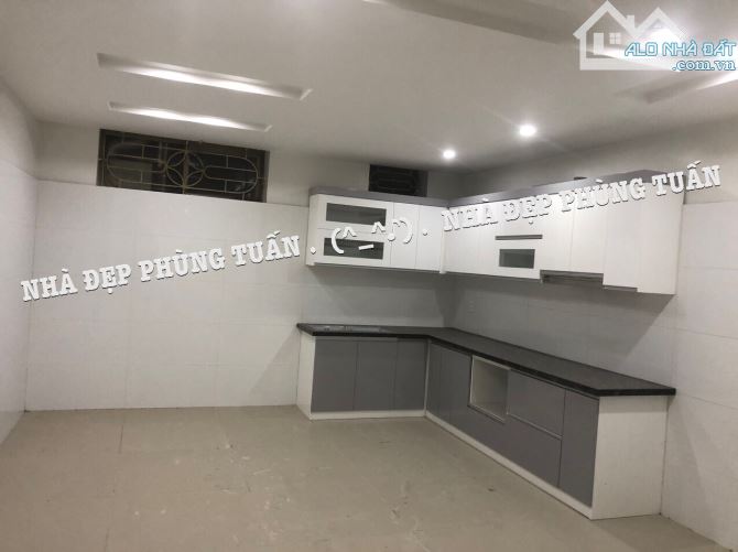 PTuan.Nhà 2,5 tầng 302 Văn Cao- cực rộng 80m2- sân cổng riêng- ngõ nông cách mặt đường 40m - 1