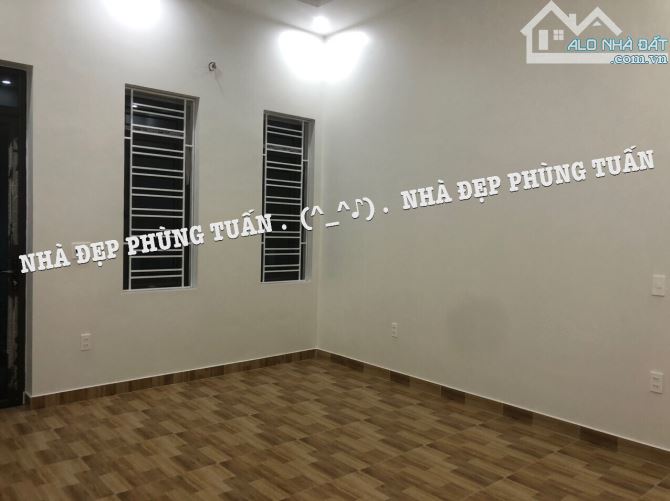 PTuan.Nhà 2,5 tầng 302 Văn Cao- cực rộng 80m2- sân cổng riêng- ngõ nông cách mặt đường 40m - 5