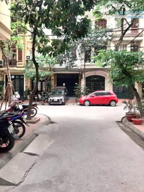 Bán nhà phân lô Quân Đội Ô tô đỗ cửa Ngõ 69 Hoàng Văn Thái Dt 43m2 Mt 4m Giá 8,1 tỷ