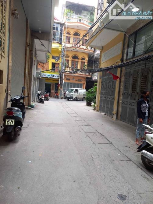 Bán nhà phân lô Ngõ 98 Lê Trọng Tấn Dt 33m2 5 tầng Mt 4m Giá 4,3 tỷ