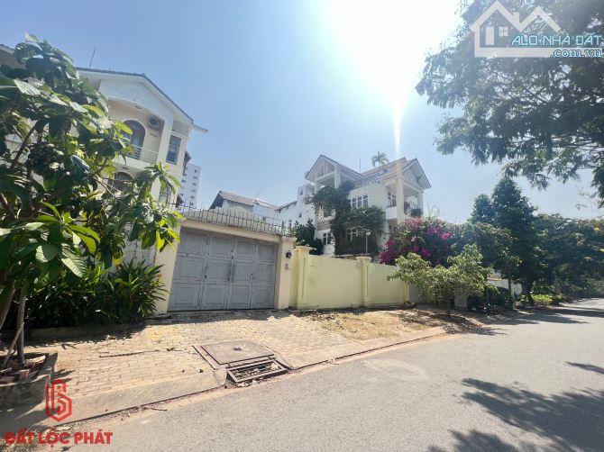 Lô góc 2 măt tiền đường  3 -biệt thự tấn trường - 10x20m - view sông - 26 tỷ TL chính chủ - 1