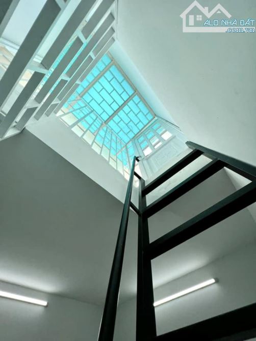 XE HƠI VÀO NHÀ LÊ VĂN SỸ QUẬN 3, 46M2, 6 TẦNG, 6PN  7WC, SỔ VUÔNG A4, NHỈNH 11 TỶ. - 1