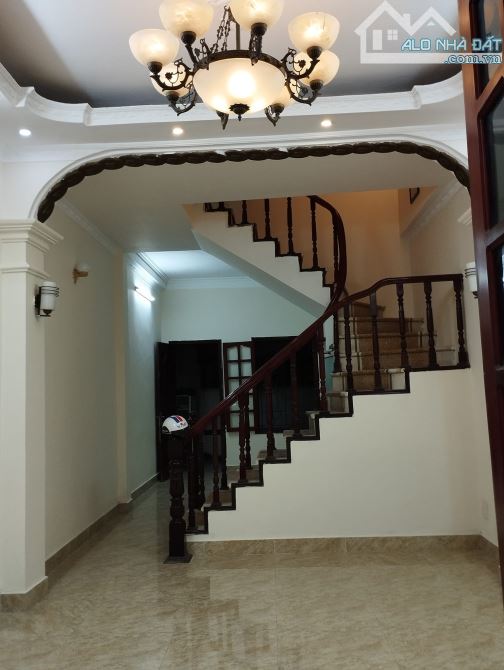 Bán nhà phân lô Quân Đội Ô tô đỗ cửa Ngõ 69 Hoàng Văn Thái Dt 43m2 Mt 4m Giá 8,1 tỷ - 1