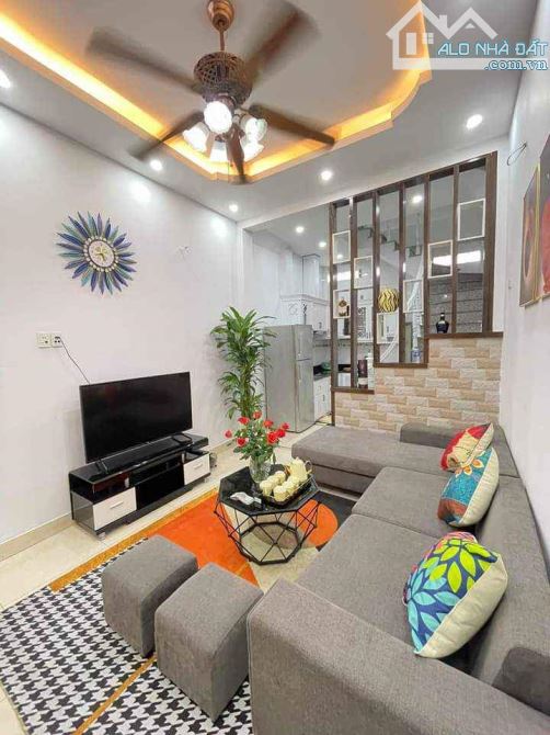Bán nhà phân lô Ngõ 98 Lê Trọng Tấn Dt 33m2 5 tầng Mt 4m Giá 4,3 tỷ - 1