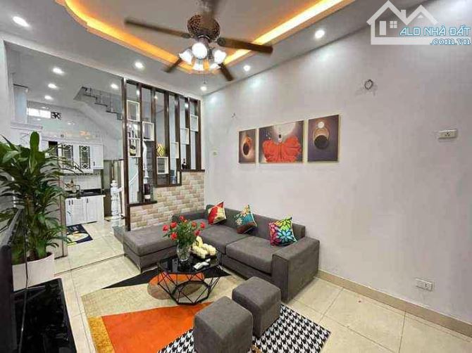 Bán nhà phân lô Ngõ 98 Lê Trọng Tấn Dt 33m2 5 tầng Mt 4m Giá 4,3 tỷ - 2