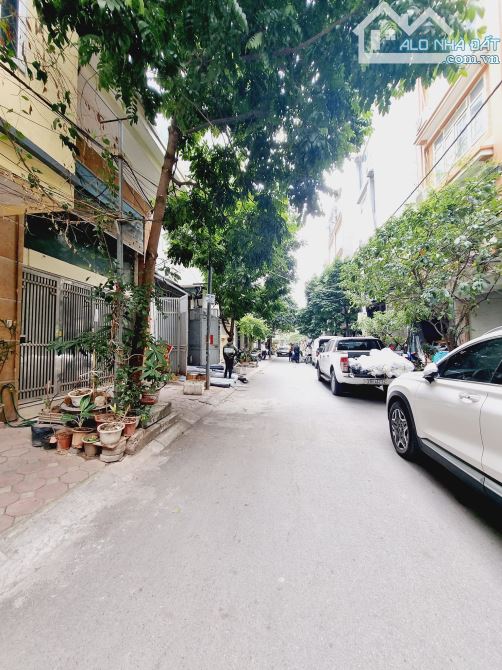 Bán nhà mặt phố Đê La Thành, Trung Phụng Đống Đa, ô tô tránh, kinh doanh, 65 m2, 4 tầng