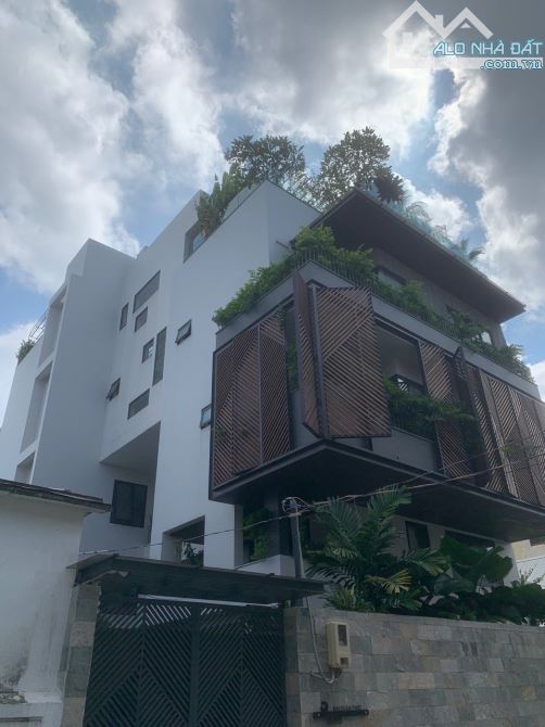 Bán Biệt Thự Đường Trần Khắc Chân Quận 1, Có Hồ Bơi,Sân Vườn ( 13x20m) Hầm 4 Tầng mới xây