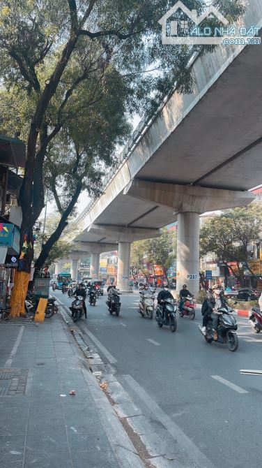 Bán nhà mặt đường Cầu Giấy, Xuân Thủy, Mặt phố lớn 270m2 chỉ 300 triệu/1 m2 ( 78 Tỷ)