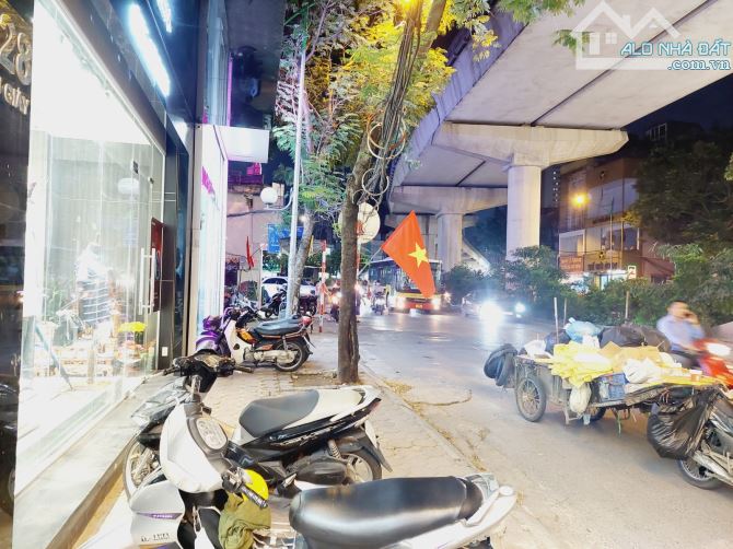 Bán nhà mặt đường Cầu Giấy, Xuân Thủy, Mặt phố lớn 270m2 chỉ 300 triệu/1 m2 ( 78 Tỷ) - 2