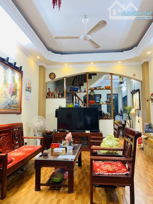 Chính chủ gia đình tôi đang cần nhà 4 tầng sân vườn kim Giang KĐT The Manor Nguyễn Xiển.