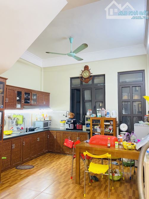 Chính chủ gia đình tôi đang cần nhà 4 tầng sân vườn kim Giang KĐT The Manor Nguyễn Xiển. - 2