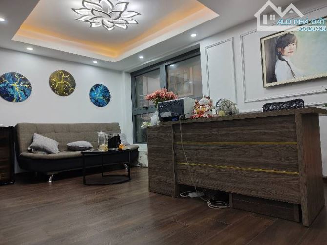 5.5 Tỷ, 40m2x5T Bán nhà Ngõ Phùng Hưng Phân Lô Ô Tô Thang Máy Lô Góc Kinh Doanh