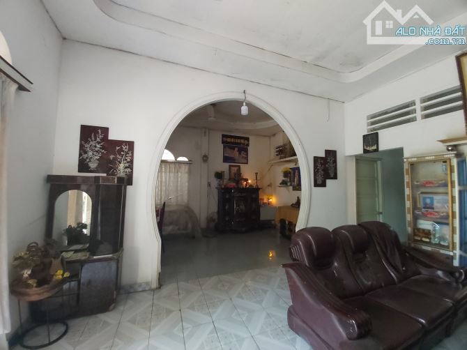 Hạ sốc 6 tỷ, gấp bán Biệt thự sân vườn mặt tiền Quận 12, ngay Nguyễn Ảnh Thủ Tô Ký, 302m2 - 1