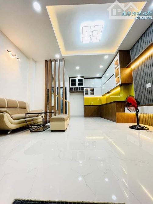 NHÀ MỚI ĐẸP- 4 tầng đường NGUYỄN VĂN ĐẬU 30M2- Nở hậu tặng nội thất giá nhỉnh 5 tỷ - 4