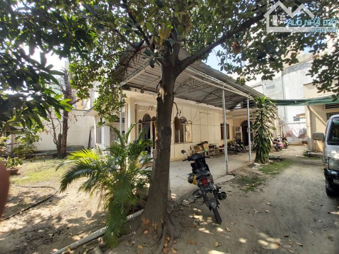 Hạ sốc 6 tỷ, gấp bán Biệt thự sân vườn mặt tiền Quận 12, ngay Nguyễn Ảnh Thủ Tô Ký, 302m2 - 5