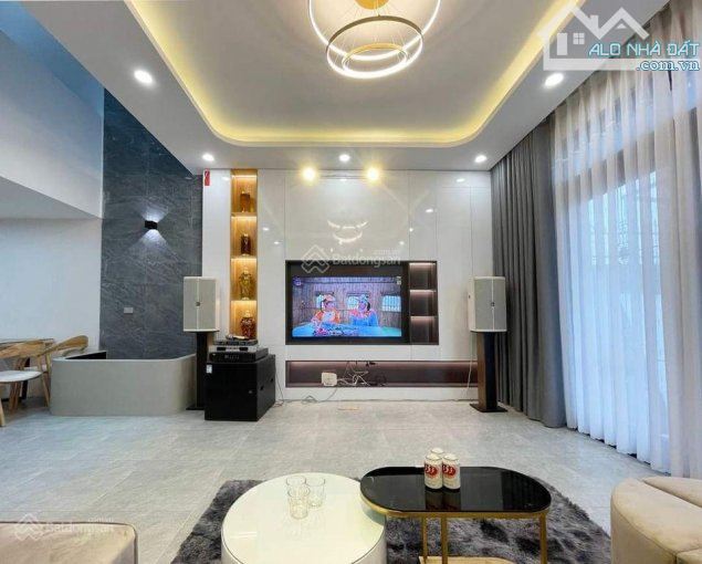 RẺ NHẤT Q.7, mặt tiền đường LÊ VĂN LƯƠNG. Dt: 5.5m x 30m. Giá: 18 tỷ.