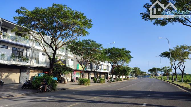 Cực hiếm, Cần bán nhà 2 mặt tiền view sông Hàn, trung tâm Đà Nẵng, gần dự án Sun Olalani
