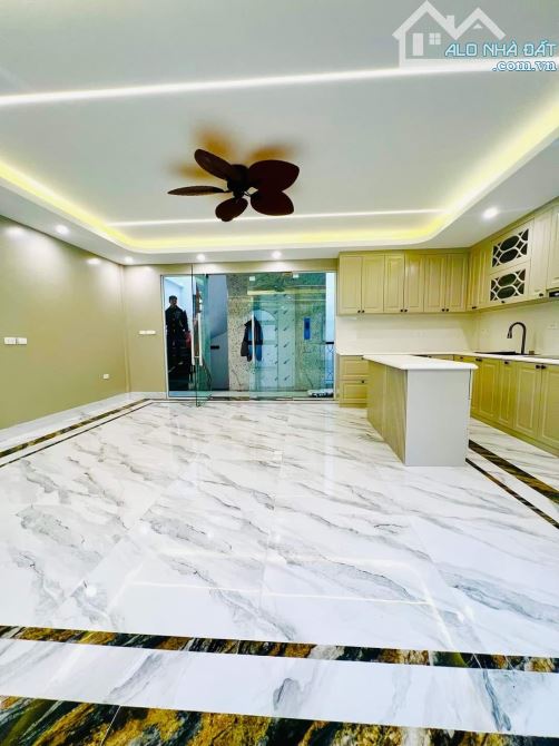 THANG MÁY !! Bán nhà phân lô Nguyên Hồng 55mx8T thông sàn mới tinh KD VP ở sướng hơn 10 ty - 10