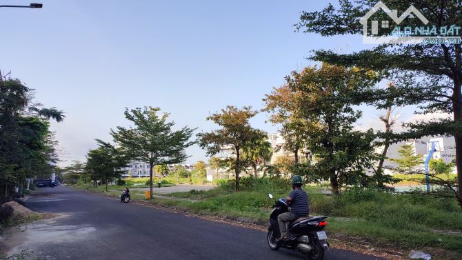 Cực hiếm, Cần bán nhà 2 mặt tiền view sông Hàn, trung tâm Đà Nẵng, gần dự án Sun Olalani - 3