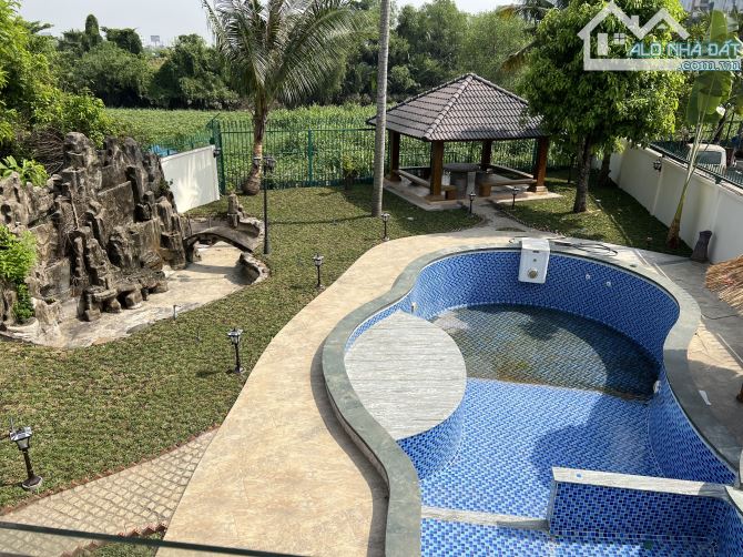 Cho thuê BT hồ bơi compound Nguyễn Văn Hưởng Thảo Điền Q2  5pn,5wc 12x25m.Giá 80tr - 8