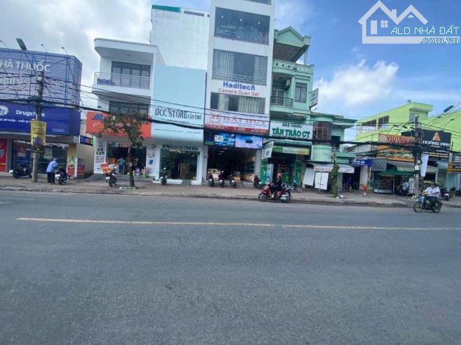 Bán nhà 1 lầu mặt tiền CMT8 đối diện BV Phụ Sản Cần Thơ dt 4x16 nở hậu 10m đang cho thuê