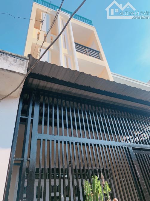 NHỈNH 4 TỶ - DÒNG TIỀN 130 TRIỆU 1 NĂM - 70M2 - 3 TẦNG - 4 PHÒNG NGỦ - HẺM OTO TRÁNH
