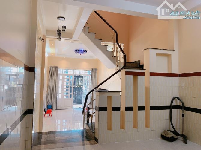 NHỈNH 4 TỶ - DÒNG TIỀN 130 TRIỆU 1 NĂM - 70M2 - 3 TẦNG - 4 PHÒNG NGỦ - HẺM OTO TRÁNH - 5