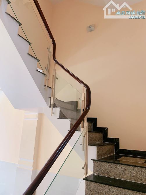 NHỈNH 4 TỶ - DÒNG TIỀN 130 TRIỆU 1 NĂM - 70M2 - 3 TẦNG - 4 PHÒNG NGỦ - HẺM OTO TRÁNH - 6