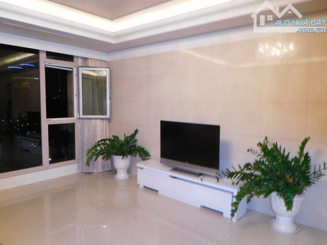 Cần bán gấp CC Central Garden Q.1. DT 76m2, 2P, 2WC. Giá bán 3,4 tỷ - 2
