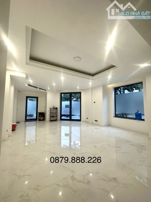 Cho thuê biệt thự nhà vườn Việt Hưng lô góc, kinh doanh, thang máy có hầm gửi xe ô tô 🎊 - 1