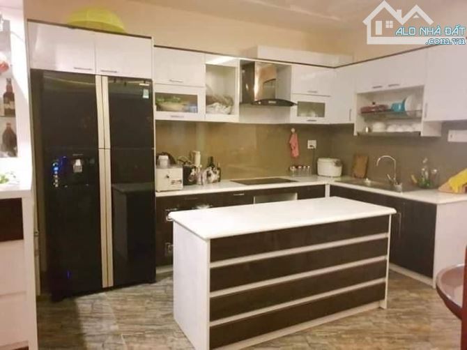 HOÀNG VĂN THỤ- DÒNG TIỀN 80Tr/THÁNG- 95m2- 6 TẦNG THANG MÁY- ĐƯỜNG 8m - 4