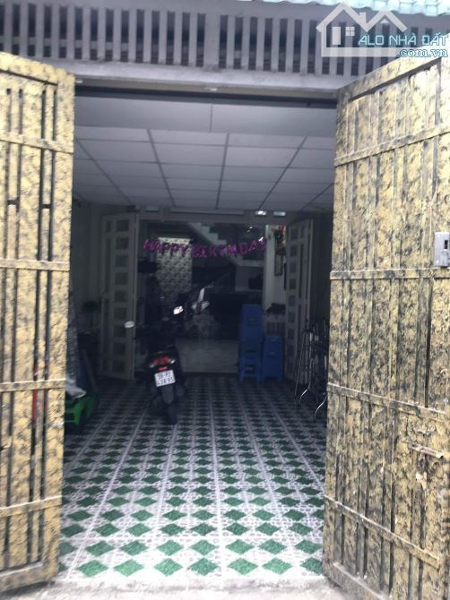 Nhà 1 trệt 2 lầu gồm 4PN, 5WC, sân thượng rộng,hẻm 6m Trần Thị Năm (Tân Chánh Hiệp 10, Q12 - 2