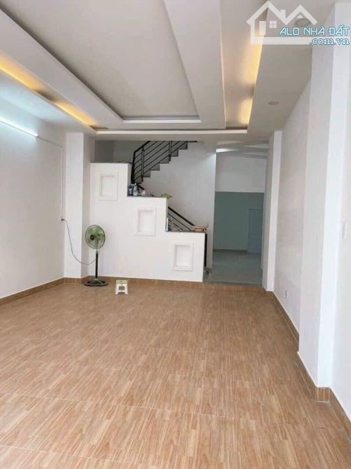 Nhà 4 tầng 4.7x18m NỞ HẬU 86m2 Đoàn Văn Bơ Quận 4 giá 6 tỷ - 10