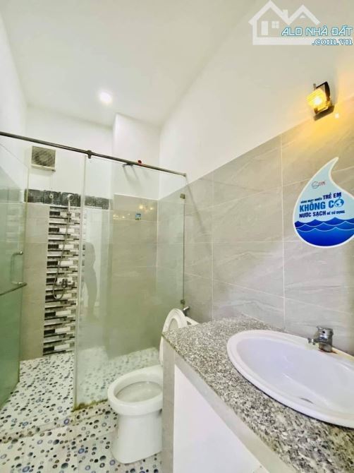 Nhà 4 tầng 4.7x18m NỞ HẬU 86m2 Đoàn Văn Bơ Quận 4 giá 6 tỷ - 7