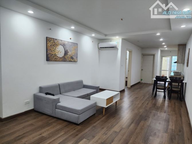 Nhà ngõ 180 đường Hoàng Quốc Việt. Diện tích 50m2 x 5 tầng. Ngõ rộng cạnh phố Trần Cung