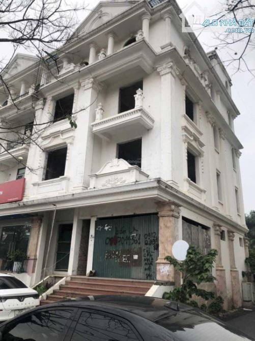 Cho thuê nhà liền kề ở thành phố Giao Lưu, Phạm Văn Đồng, dt 120m2 x 5 tầng, giá 40 tr