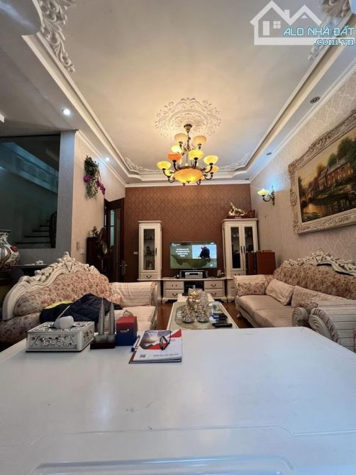 5 TẦNG PHÂN LÔ VIP CAO CẤP CẦU GIẤY - VỈA HÈ - Ô TÔ TRÁNH THÔNG DỪNG ĐỖ - KINH DOANH