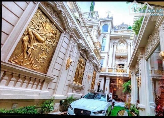 Biệt thự siêu sang q1. Dát vàng trung tâm Sài Gòn Gấp Bán
