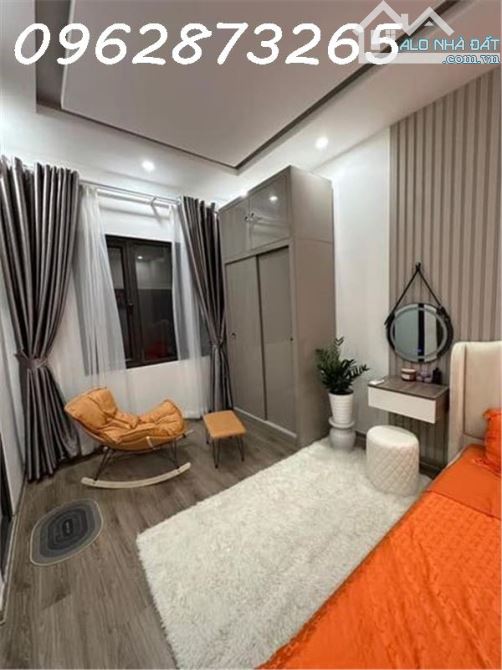 Bán nhà KIM QUAN- VIỆT HƯNG- LONG BIÊN. DT 40m2,nhà 5 tầng,5 ngủ,ô tô cách 40m.Giá 4.5 tỷ - 1