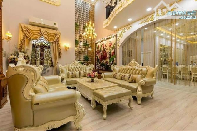 Biệt thự siêu sang q1. Dát vàng trung tâm Sài Gòn Gấp Bán - 1