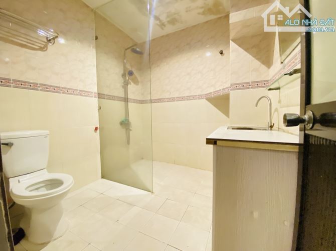 Cần bán  Biệt thự MT khu Vip Saigon Pearl - 7x25m - Hầm 3 tầng - HĐT 200tr giá 59.9 tỷ.