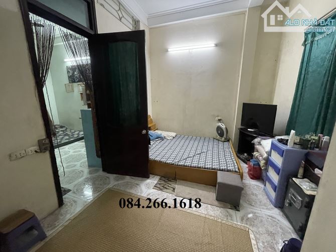 Nhà đầu ngõ Trần Phú-Gần phố Chiến Thắng-Cạnh chợ và trường đại học ô tô đỗ giá rẻ.