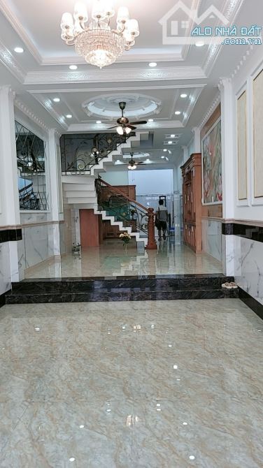 Bán nhà mới còn thơm mùi sơn, 80m2, 4T, hẻm TẢI tránh, thông, 50m ra MT Trần Thị Năm, Q12. - 1